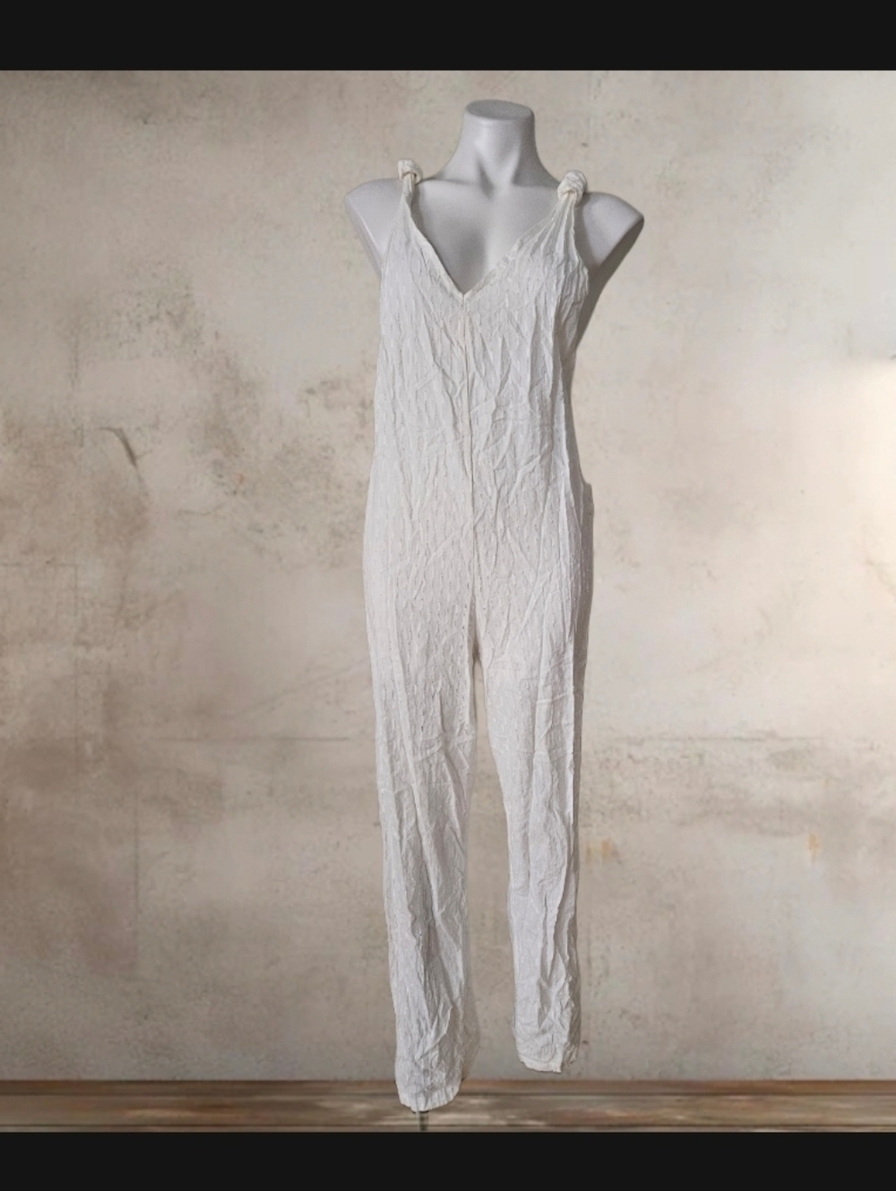 The B.O.D Casual White Sleeveless Knotted-Strap Jumpsuit M